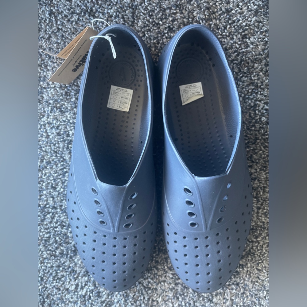 Unisex Native shoes. Navy. Brand new. Size W8/M6.